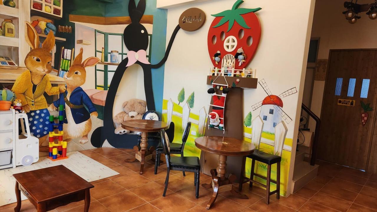 The Railroad Runs Hotel Taitung Ngoại thất bức ảnh
